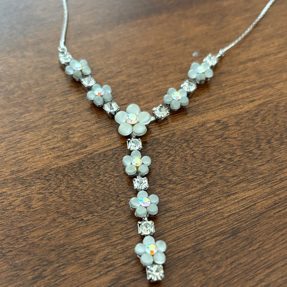 Jewelry set necklace bracelet and earrings